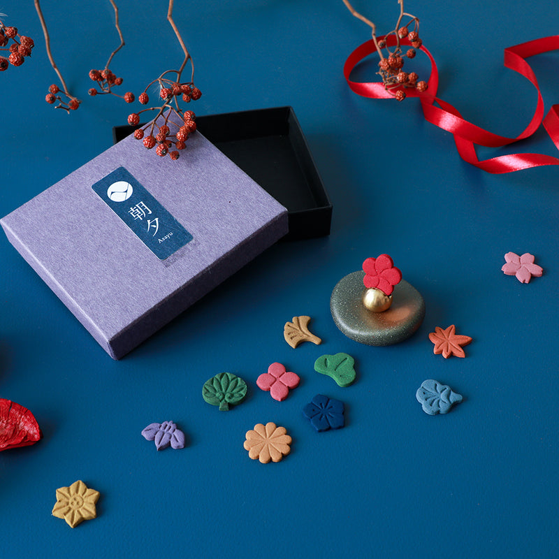 【日本預購】朝夕｜天然花形壓製線香禮盒 (附送香座)