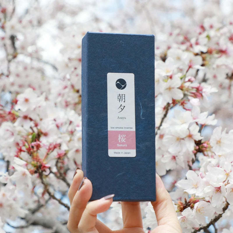 【日本預購】朝夕｜櫻花低煙線香禮盒 (連香座)