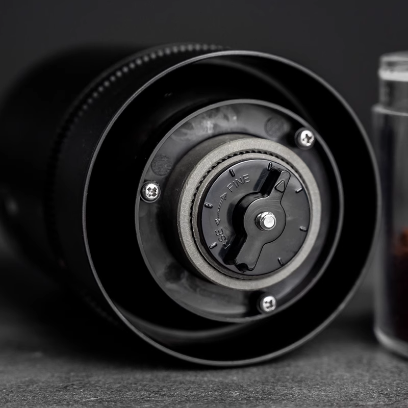 iHYGGE Ceramic Gear Coffee Grinder (USB charging) - Black